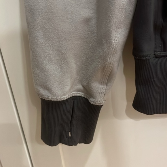 VGUC Lululemon bomber jacket - Picture 4 of 9